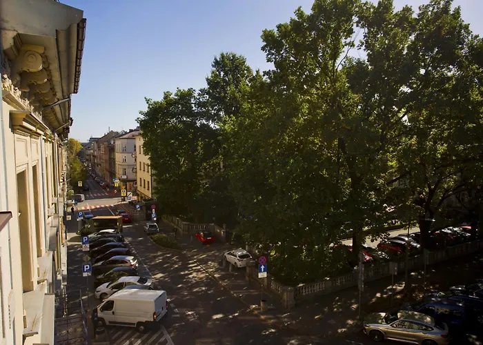 Large Apartment Next To Main Station - 85 M2